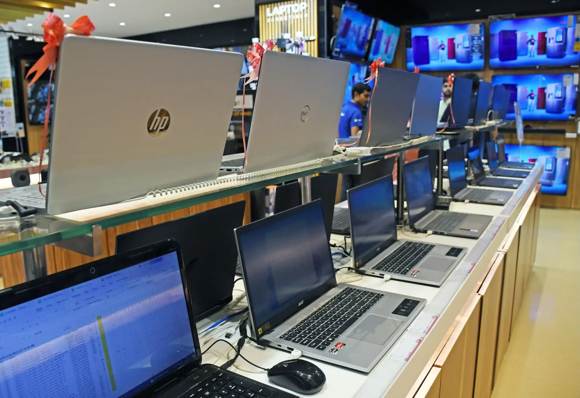 India PC shipments surpass pandemic peak as first-time users upgrade